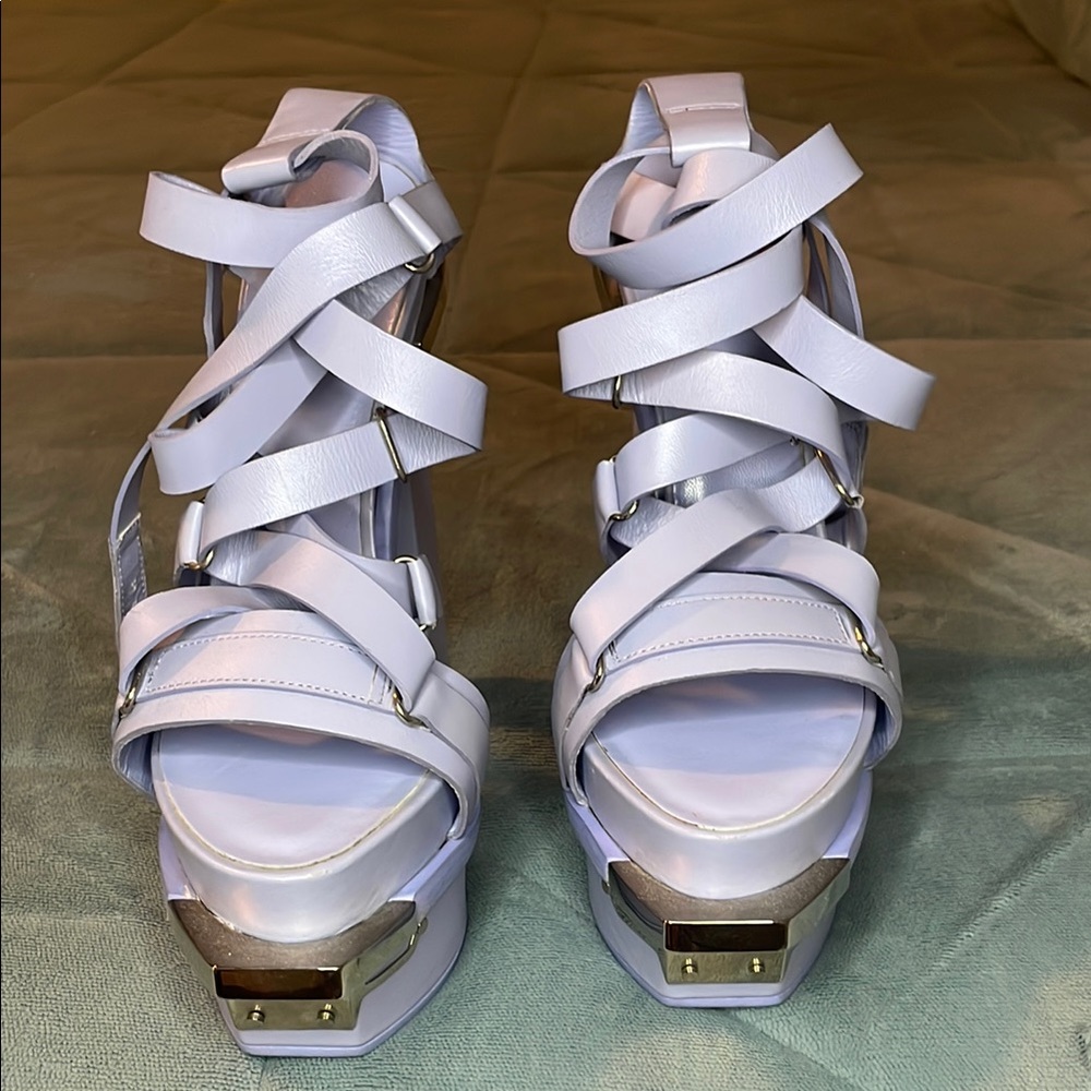 VERSACE Lavender Leather Platform Heels – Size 38.5 (EU) - Picture 4 of 8